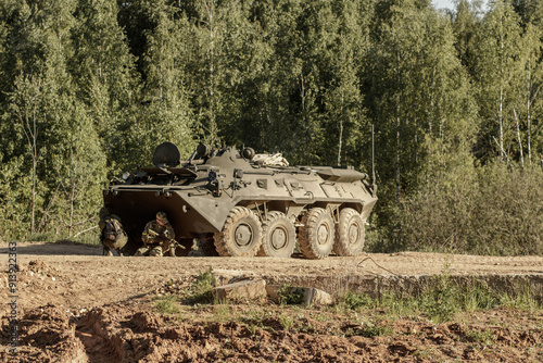 Obraz na plátne The gunmen are hiding behind the BTR-82A on the road in the forest