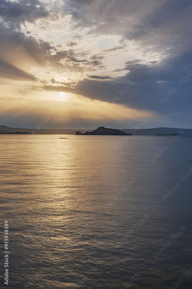Fototapeta premium lago di bolsena al tramonto