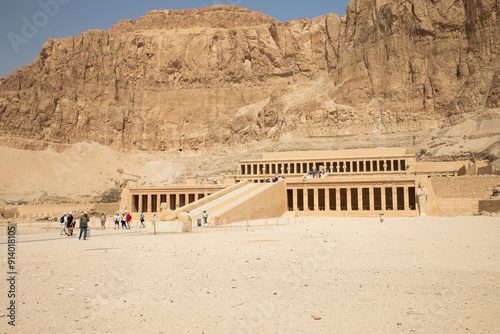 Obraz na płótnie Beautiful view of the ancient temple of Hatshepsut in Luxor, Egypt w salonie