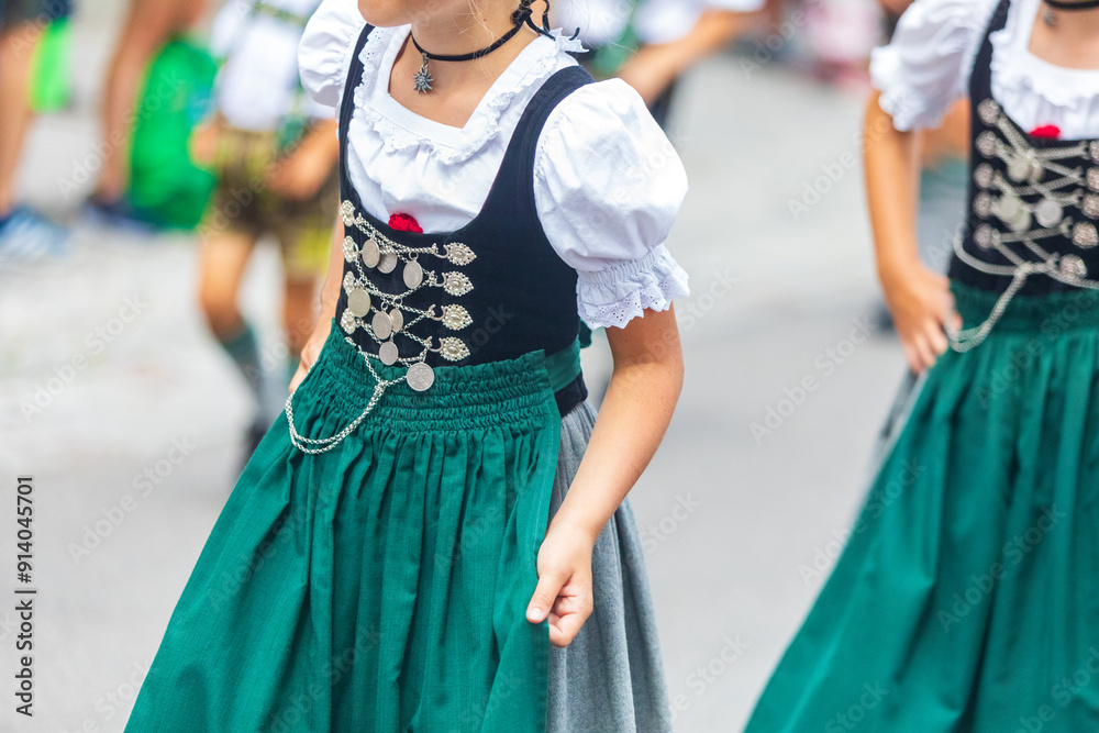 Tracht - Dirndel - Umzug - Mädchen - Frau - Allgäu Tracht - Dirndel - Umzug - Mädchen - Frau - Allgäu