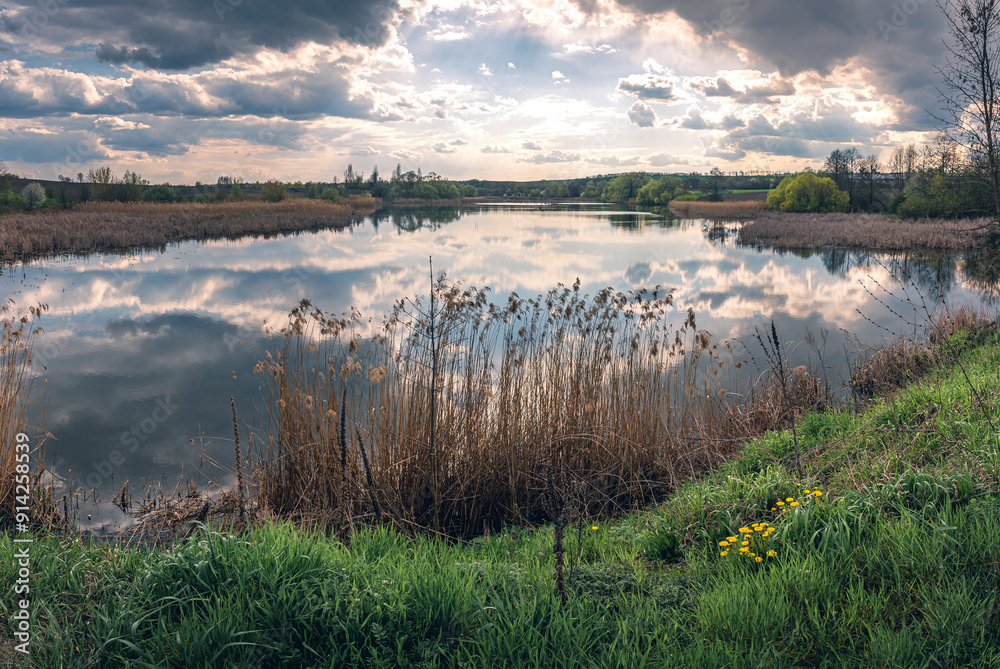 Obraz premium Spring evening landscape