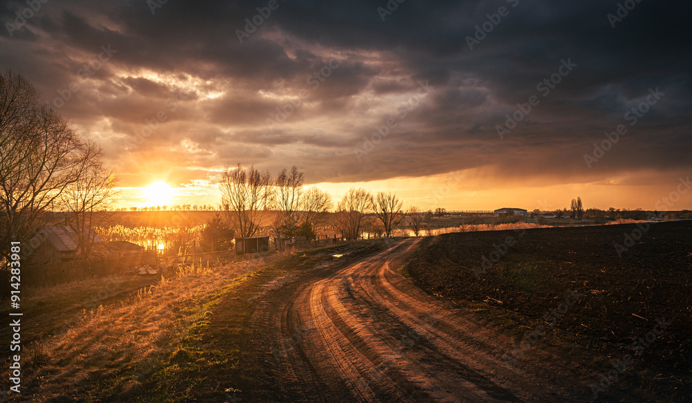 Obraz premium Spring evening landscape