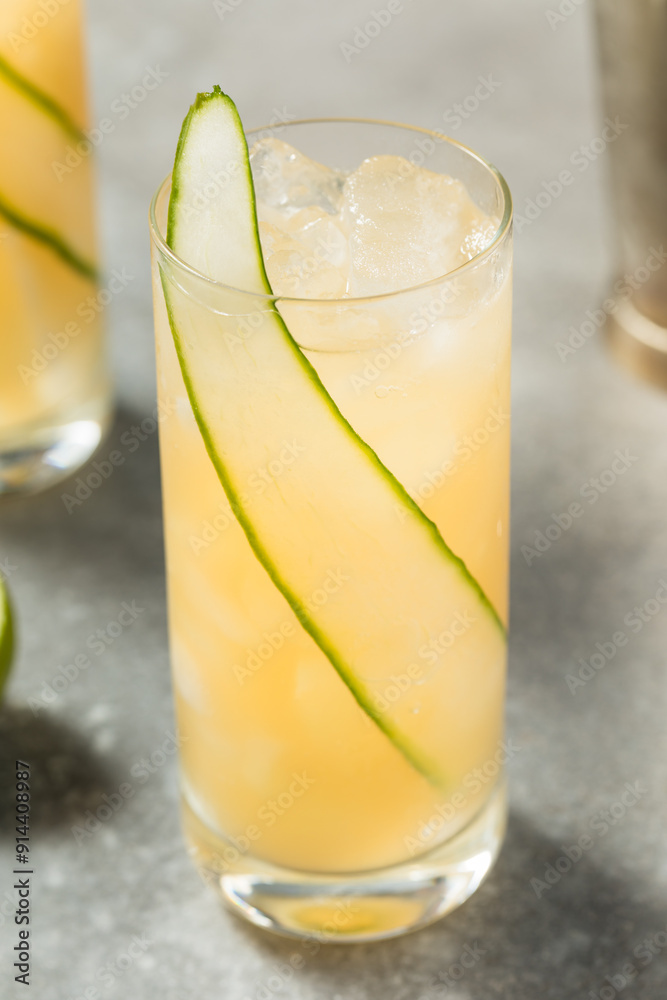 Cold Boozy English Garden Cocktail Cold Boozy English Garden Cocktail
