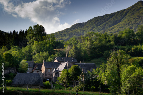 Village rural de Mandailles-Saint-Julien dans le Cantal photo