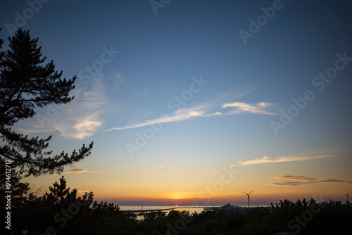 日和山展望台から見る夕日の風景
