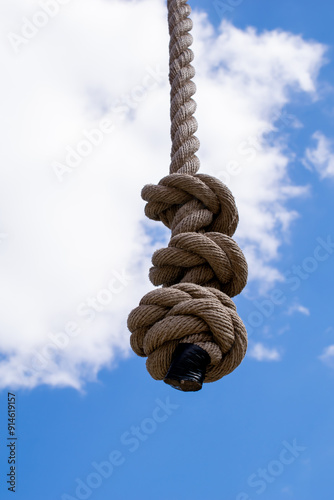 a knot at the end of a thick rope