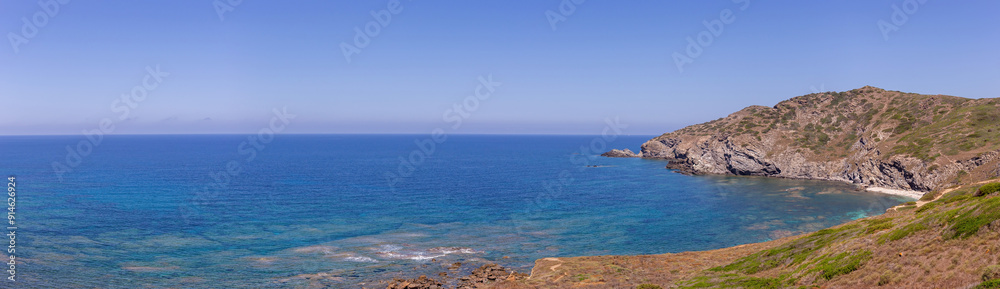 Panorama scogliera e spiaggia Rena Majore, Sardegna, Italia Panorama scogliera e spiaggia Rena Majore, Sardegna, Italia