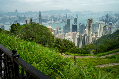 Canvas Print Spectacular Panoramic View of Hong Kong’s Iconic Skyline from Victoria Peak – A