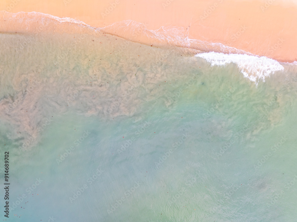 Fototapeta premium Beautiful sea beach and waves texture in sunny summer day background