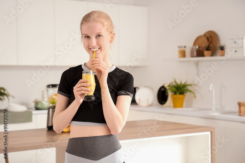 Happy sporty young woman dr...