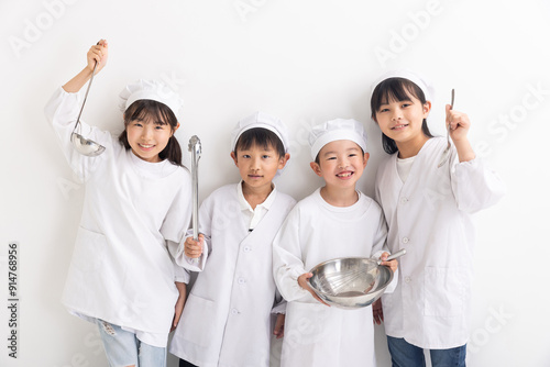 給食着を着た小学生　school lunch photo