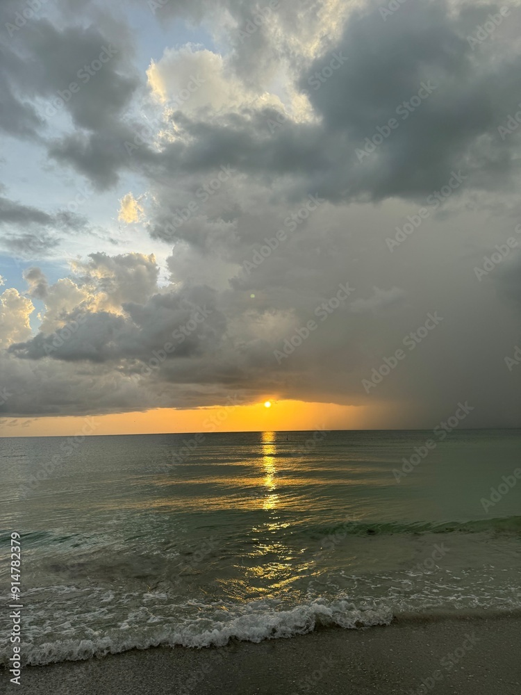 Obraz premium sunset beach cloudy