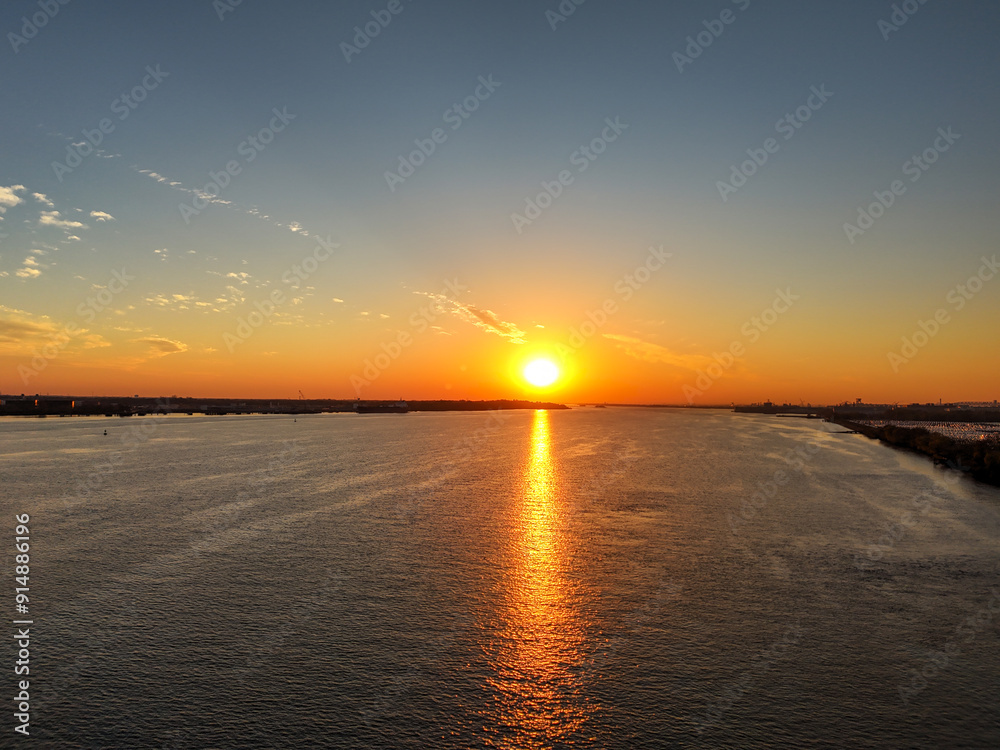 Obraz premium Aerial View of Sunset on the Delaware River Philadelphia 