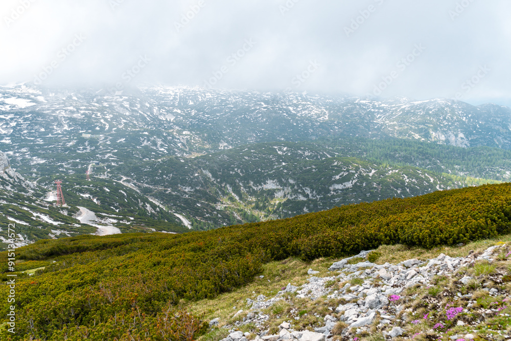 Bergpanorama vom Dachstein Krippenstein am Hallstätter See, Obertraun im Sommer Salzkammergut Bergpanorama vom Dachstein Krippenstein am Hallstätter See, Obertraun im Sommer Salzkammergut