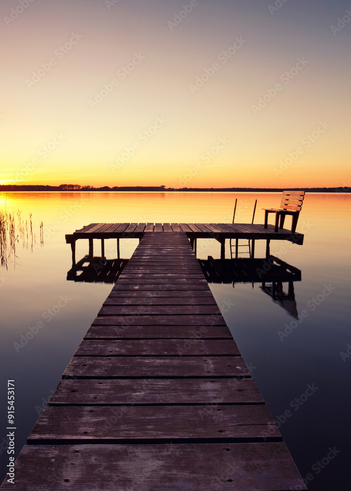 Obraz premium wooden pier with a bench over the Baltic Sea