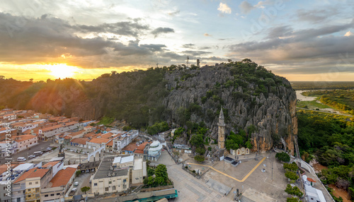 Imagem aérea panorâmica da Gruta de Bom Jesus da Lapa ao nascer do sol. photo