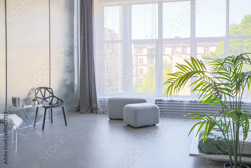 Foto stylish discreet interior of the sleeping area in a modern studio in white-gray colors with green plants