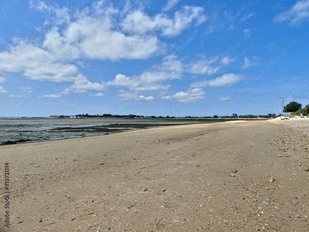 Ile d'Aix, August 2024 - Visit the magnificent Ile d'Aix on France's Atlantic coast - View of the beach Ile d'Aix, August 2024 - Visit the magnificent Ile d'Aix on France's Atlantic coast - View of the beach