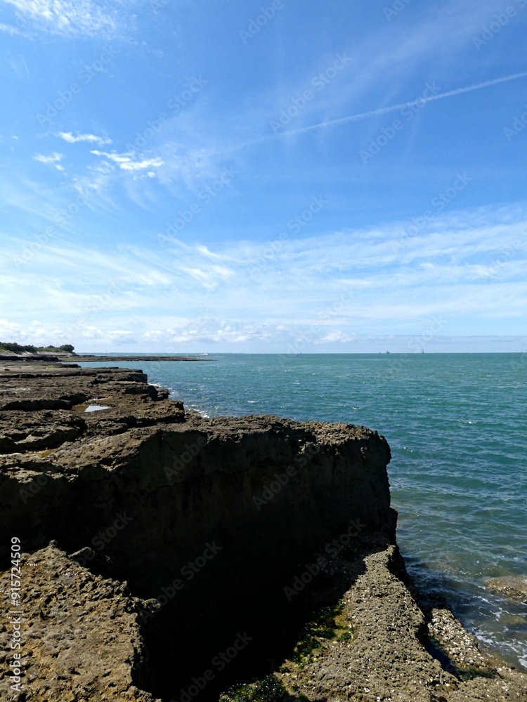 Ile d'Aix, August 2024 - Visit the magnificent Ile d'Aix on France's Atlantic coast - View of the cliffs Ile d'Aix, August 2024 - Visit the magnificent Ile d'Aix on France's Atlantic coast - View of the cliffs