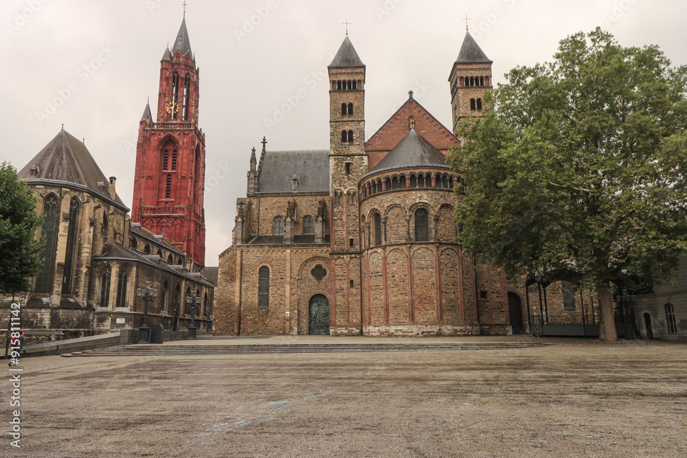 Mittelalterliches Ensemble in Maastricht; Vrijthof mit St. Johann und St. Servatius Mittelalterliches Ensemble in Maastricht; Vrijthof mit St. Johann und St. Servatius