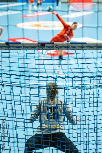 Obraz na płótnie Detail of handball goal crossbar with net penalty shot in the background. w salonie