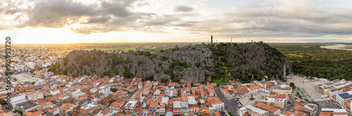 Imagem panorâmica da Gruta localizada na cidade de Bom Jesus da Lapa, situada no estado da Bahia, Brasil
