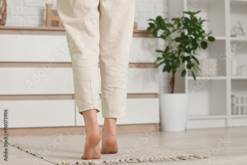Barefoot woman walking on r...