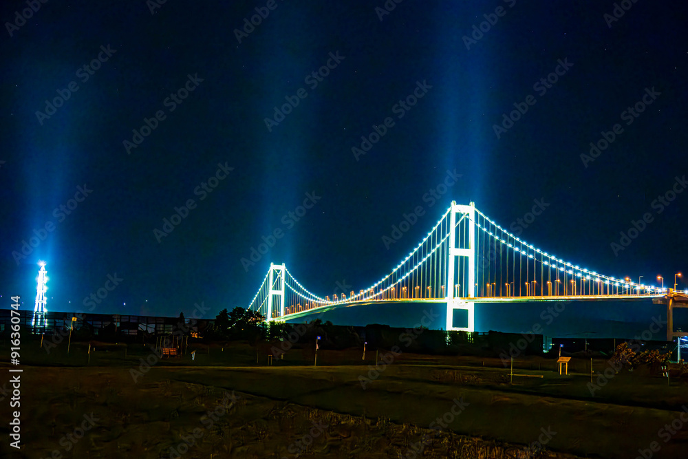 Obraz premium 白鳥大橋の夜景