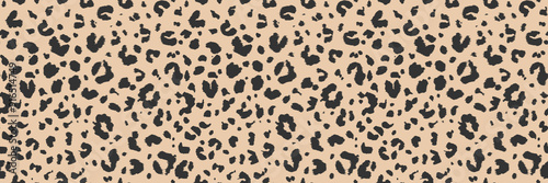 Vector leopard pattern. Wildlife seamless repeat. Jaguar fur safari seamless backdrop. Hand-drawn animal fur pattern. Luxury design elements. Cheetah panther surface pattern. Leopard print background