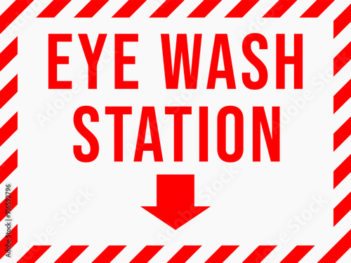 Label with an arrow that says "Eye wash station", suitable for indication in industry and manufacturing