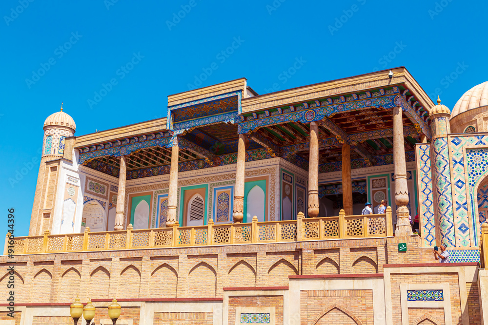 Obraz premium Mausoleum of President Islam Karimov in the Khazret Khizr Mosque.