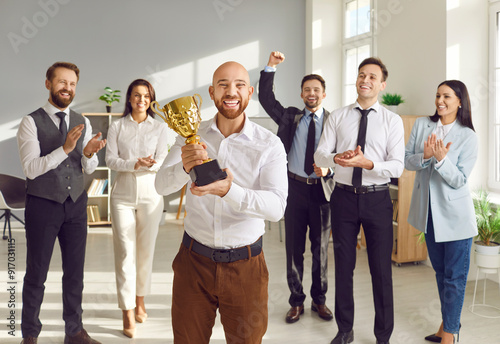 Konstfotografi Office prize winning, business award to reward male employee outstanding achievement at work