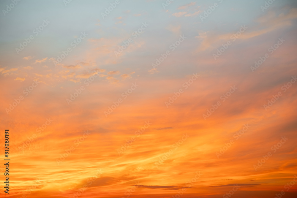 Naklejka premium Beautiful , luxury soft gradient orange gold clouds and sunlight on the blue sky perfect for the background, take in everning,Twilight, Large size, high definition landscape photo