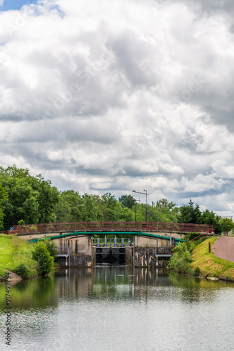 A scenic view of the bridge over the canal lock at Ecluse 10 de Bagneaux along the Canal du Loing in France