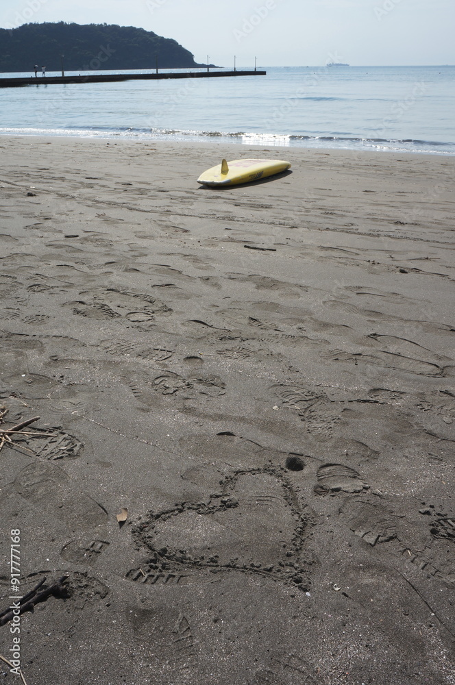 Obraz premium 砂文字跡とビーチ