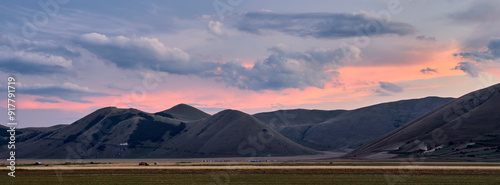 Estate nel Parco Nazionale dei Monti Sibillini: Castelluccio di Norcia e Pian Grande. photo