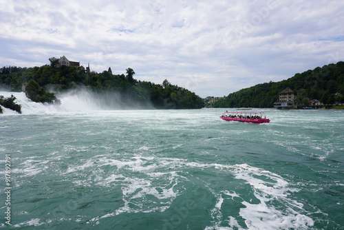 Mit dem Boot vor den Rheinfällen in Schaffhausen in der Schweiz photo