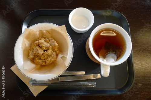 earl grey tea and scone