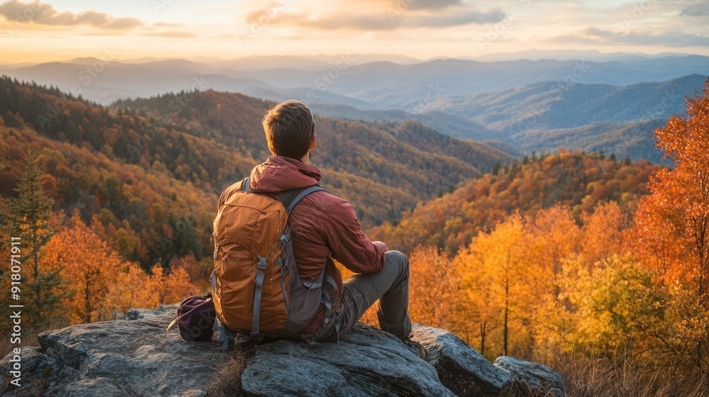 Fototapeta premium Hiking In Tennessee. Adventure Hiker Enjoying Beautiful Fall Scenery in Smoky Mountains National Park