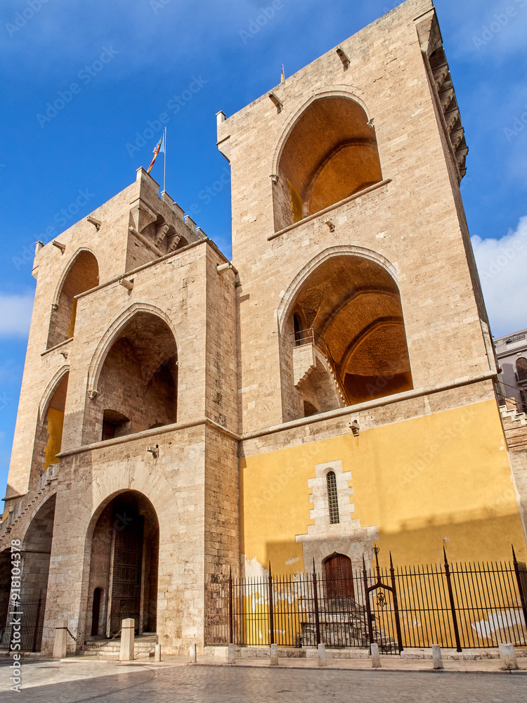 Obraz premium Quart Towers, built in the 15th century. Fortified gate, part of the old medieval defensive wall of the city of Valencia. Comunidad Valenciana, Spain, Europe