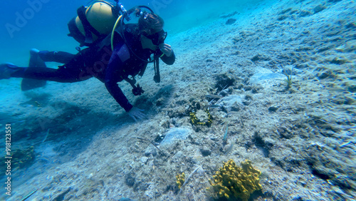 Wallpaper Mural scuba diver in the underwater Torontodigital.ca