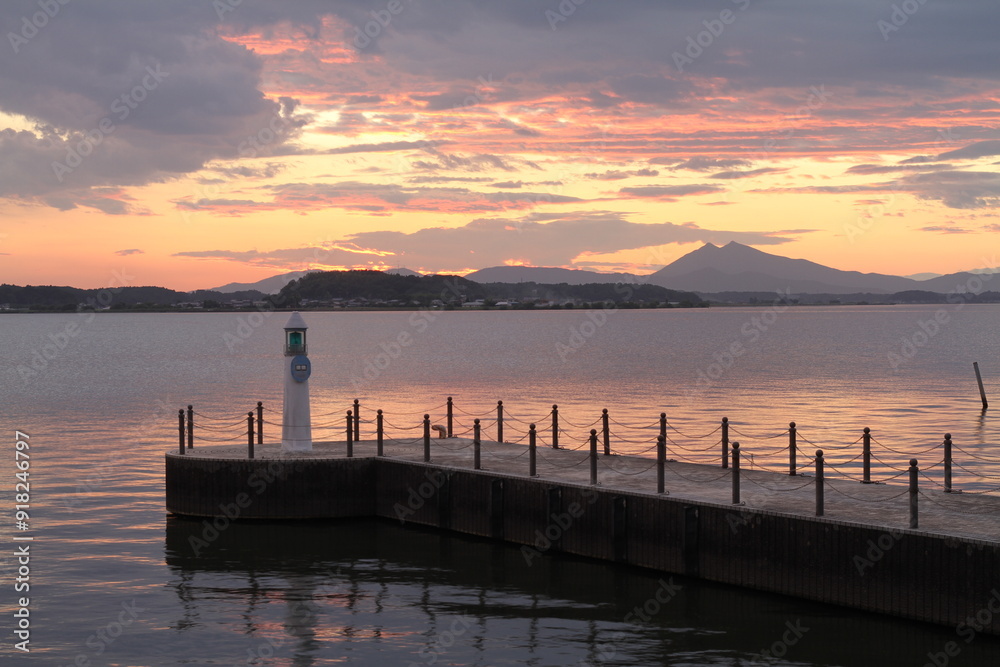 Obraz premium Lighthouse under Soft Sunset Sky with Color Gradient and Clouds in Japan