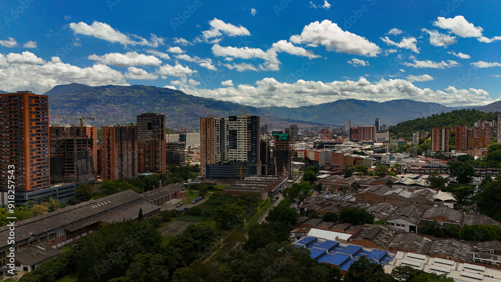 Obraz premium Foto aérea de la ciudad de Medellín.