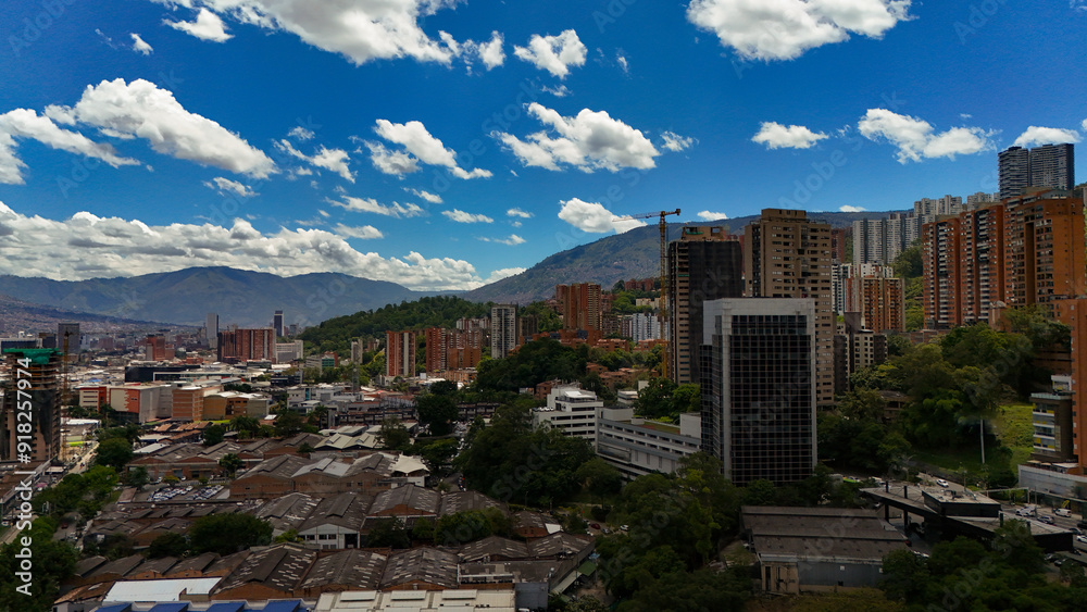Fototapeta premium Foto aérea de la ciudad de Medellín.