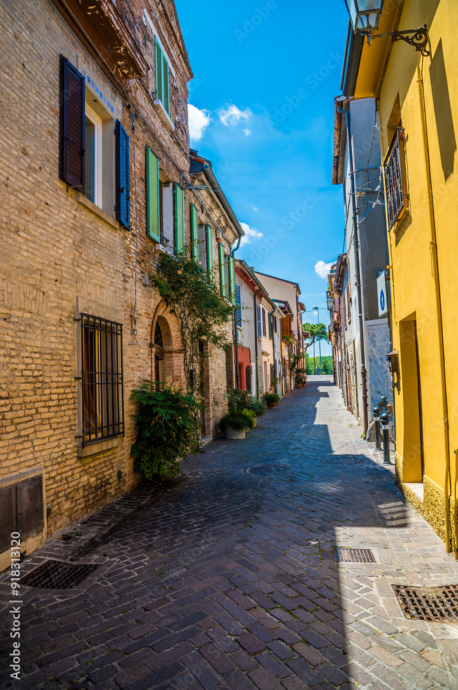 Φωτογραφία A view up a narrow, colourful street in the village area of San Giuliano in Rimi