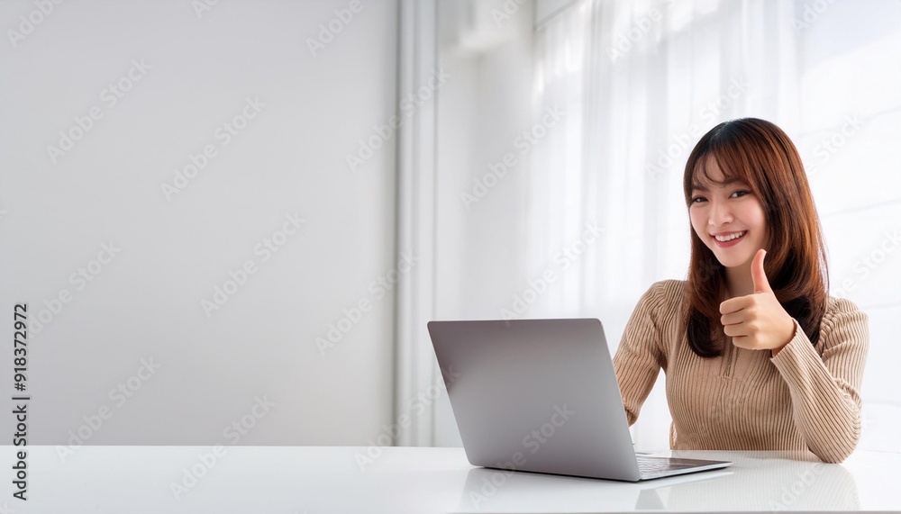 ノートパソコンを使っている若いアジア人の女性がいいねをしてる。(A young Asian woman using a laptop gives a thumbs up.)
ノートパソコンを使っている若いアジア人の女性がいいねをしてる。(A young Asian woman using a laptop gives a thumbs up.)