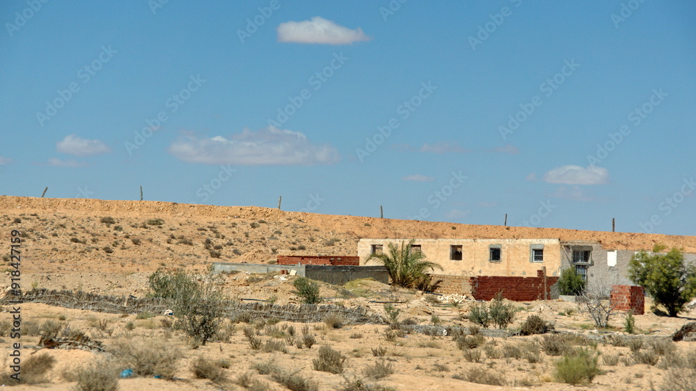 Obraz premium Building on the road to Douz, Tunisia