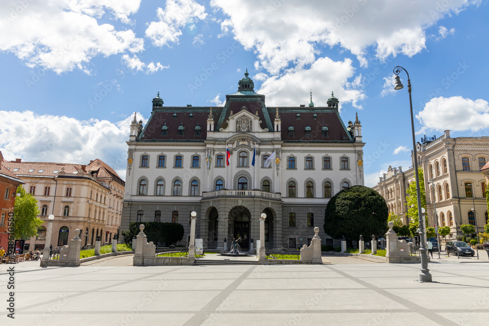 Naklejka premium Center of Ljubjiana. Buildings, architecture, castle in the capital of Slovenia. The famous bridges and the traditional symbol of the dragon. Boat on the river. City with attention to detail.