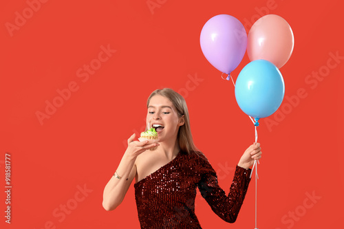 Young woman with birthday t...