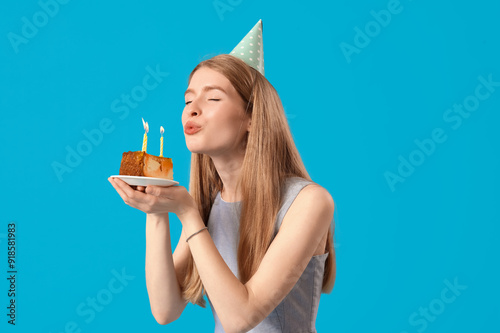 Young woman with piece of b...